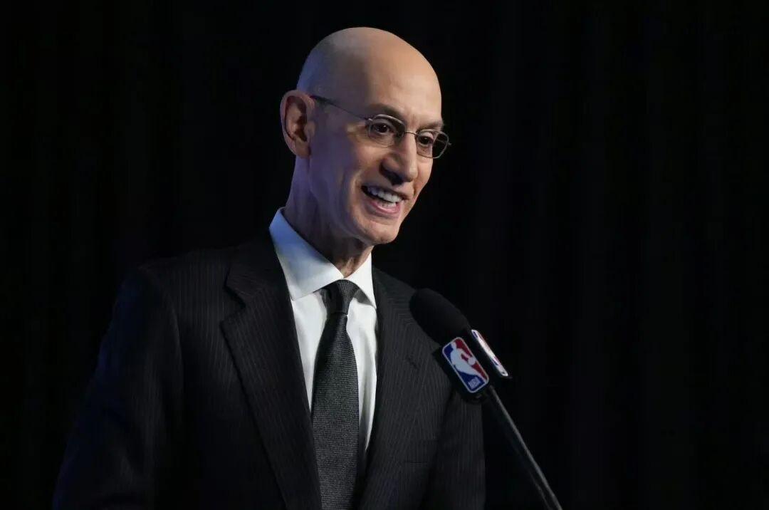 体育赛事直播-小卡再爆新瓜！华裔快船副主席被拖下水！